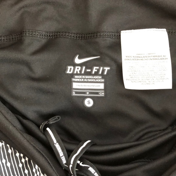 Nike running shorts - Picture 3 of 4
